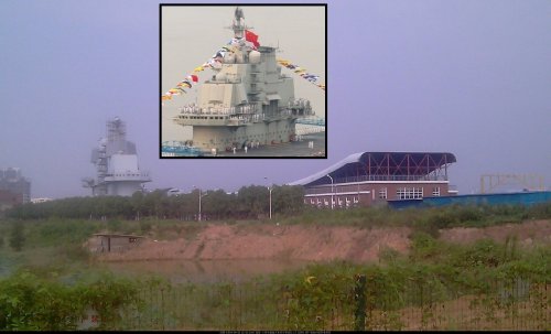 Liaoning mockup at Wuhan - maybe for 001A - 25.9.14xs.jpg
