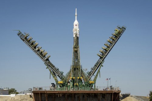 Soyuz_TMA-09M_spacecraft_at_the_Baikonur_Cosmodrome_launch_pad_(4).jpg
