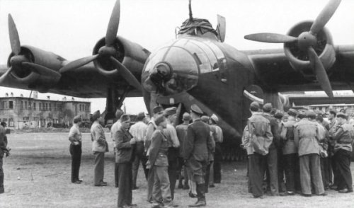 L'Arado 232 B-09 en escale à Keczkemet, le 14 mai 1944.jpg