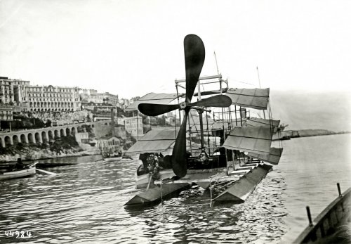 Meeting Monaco - Mars 1909 - L’Aéroscaphe de Ravaud à Monaco - Branger 44984.jpg