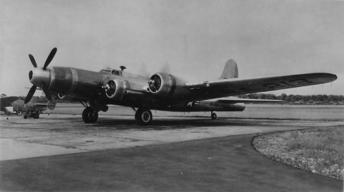B-17 with T35 Typhoon turboprop engine.jpg