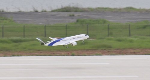 2017-04-23-COMAC-fait-voler-le-prototype-Lingque-B-à-fuselage-intégré-02.jpg