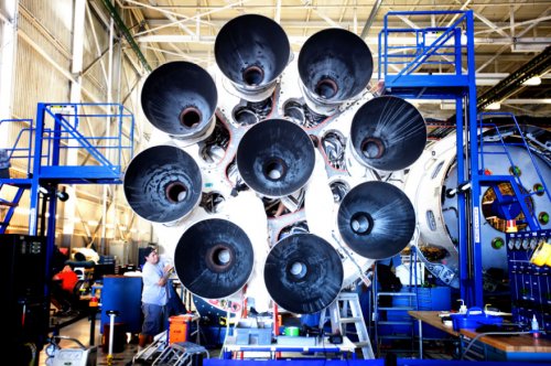 Falcon 9 Engine Layout.jpg