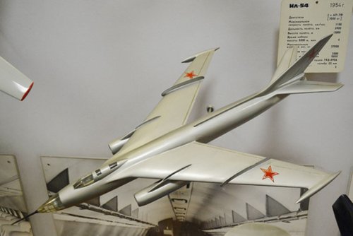Ilyushin-Il-54-5.jpg