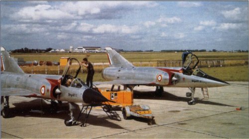 Mirage IIIE + Mirage IIIT.jpg