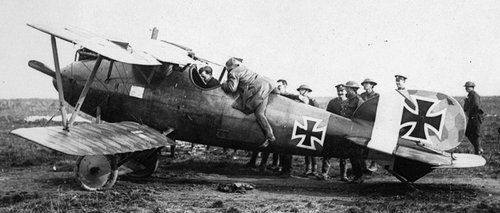 Albatros-D-V--D2359-17---Jasta-23b-flown-by-Lt-Hohmuth--captured-in-France--1918.jpg