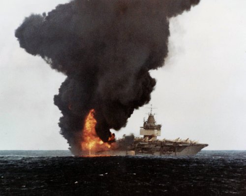 USS_Enterprise_(CVN-65)_burning,_stern_view.jpg