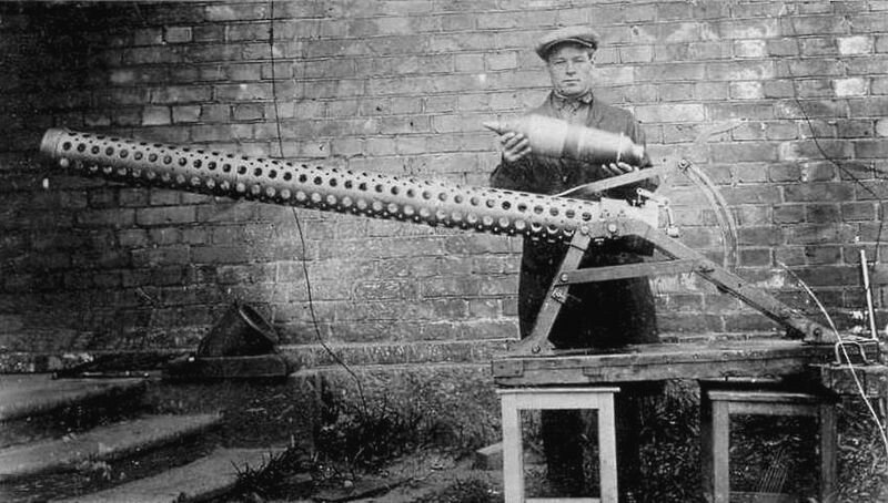 02)-GDL laboratory assistant with 82 mm turbo-reaction (Турбореактивный) projectile and 132 mm...jpg