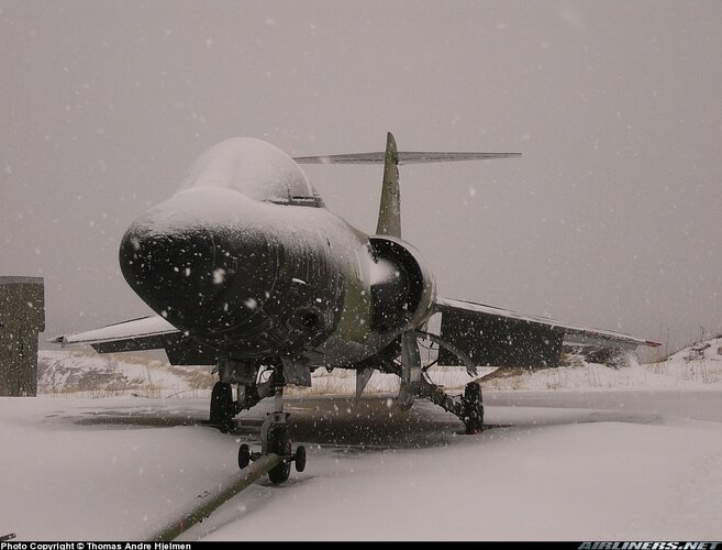 Norway CF-104 (890, 683A-1190, ex-RCAF 12890) at Bodo (5 March 2004).jpg
