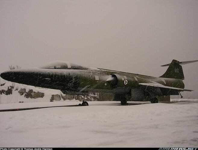 Norway CF-104 (890, 683A-1190, ex-RCAF 12890) with U-2 nose at Bodo (5 March 2004).jpg
