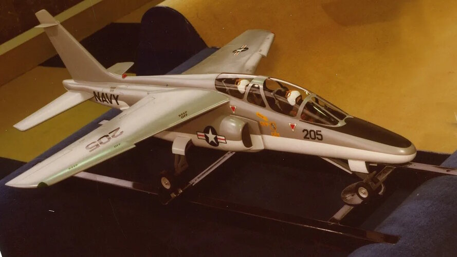 20231026_Alpha-Jet-Modell-am-Boden.jpg