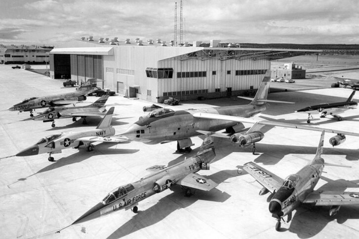 GE_test_aircraft_at_Edwards_AFB_1958.jpg