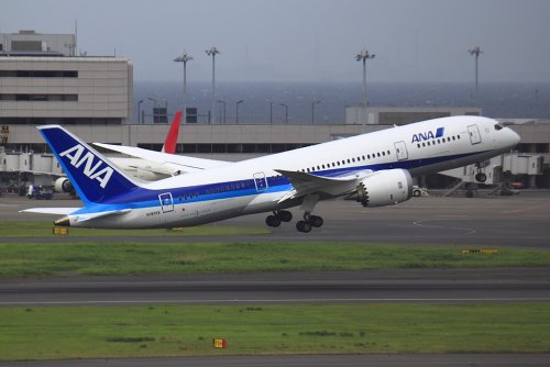 787 take off Haneda airport.jpg