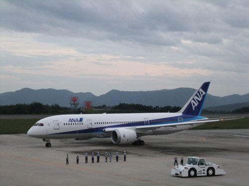 787 in Hiroshima airport.jpg