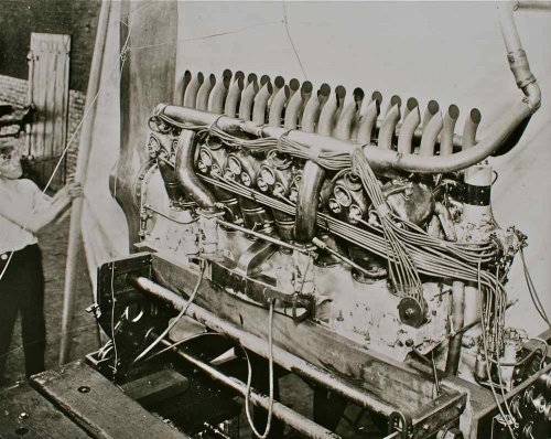 Duesenberg V-16 Aircraft Engine.jpg