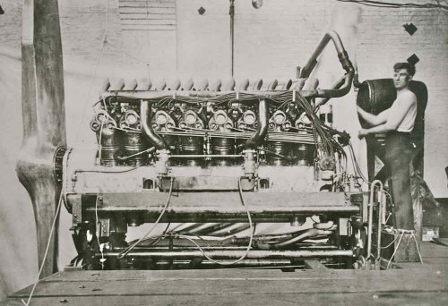 Duesenberg V-16 Aircraft Engine1.jpg