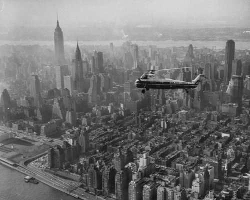 1956_12_Kessel_LIFE_NY_Airways_over_NYC_1280.jpg