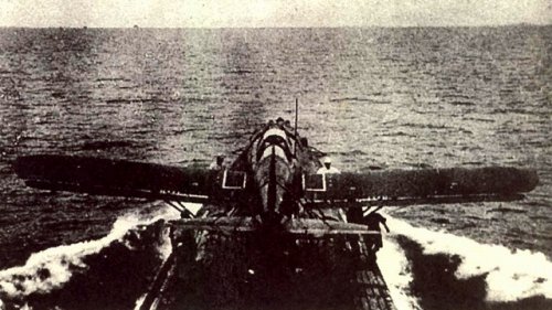 Submarine base E14Y1.jpg