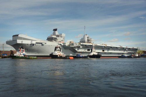 HMS Queen Elizabeth in the water 2.jpg
