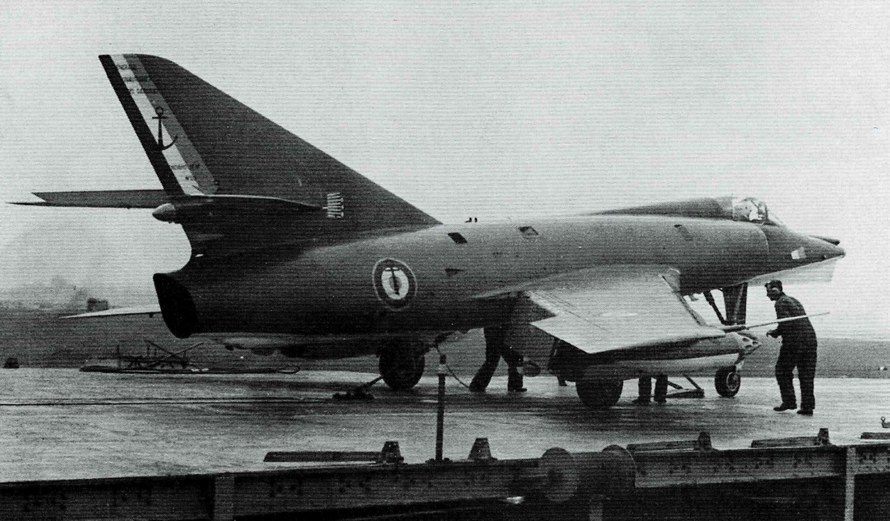 Etendard-IVB-Apr-1960-Bedford-trials-JL100.png