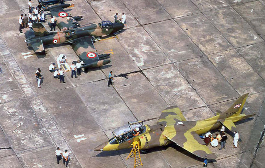 Hawker-Siddeley-Harrier-Mk-52-G-VTOL-and-Aermacchi-MB-326K-prototype-I-KMAK-at-Santa-Cruz-in-1973-2.jpg