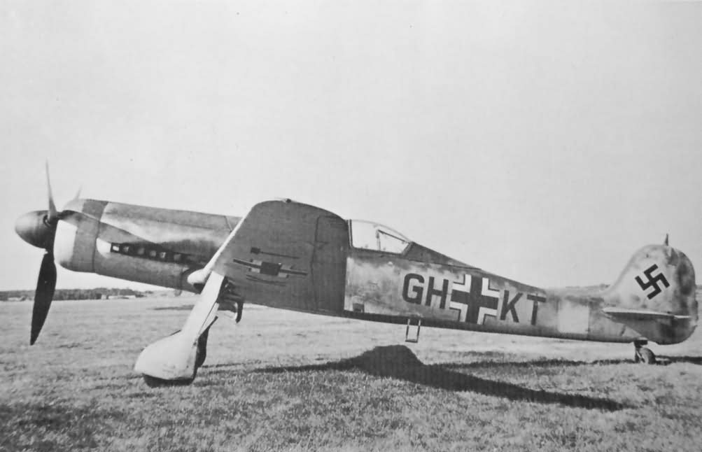 Focke_Wulf_Fw_190_V30_U1_GH-KT.jpg