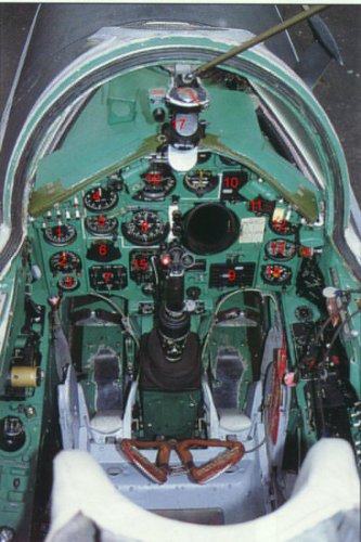 mig_25pd_011_cockpit.jpg