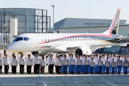 Mitsubishi MRJ roll out.jpg
