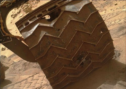 Mars-rover-Curiosity-wheel-damage.jpg