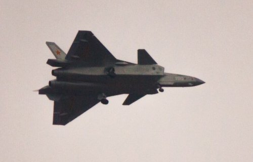 J-20 2013 maiden flight - 29.11.14 - 8xxl cut.jpg