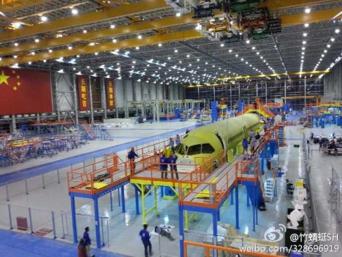 COMAC C919 fuselange wing mating - 30.11.14 - 1.jpg