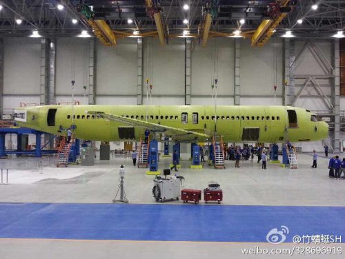 COMAC C919 fuselange wing mating - 30.11.14 - 6.jpg