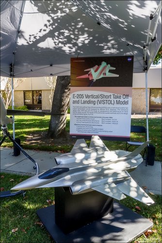 E-205_VSTOL_windtunnel_model_NASA_Ames_Research_Center_18102014_683x1024.jpg