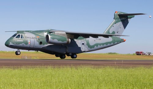 Embraer KC-390 first Flight 03Feb2015_01.jpg