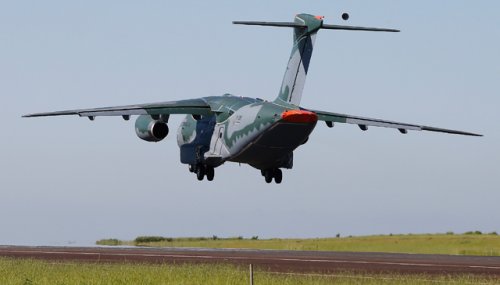 Embraer KC-390 first Flight 03Feb2015.jpg