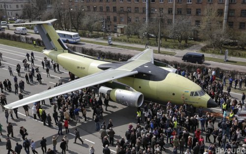 An-178_rollout_20140416_2022342_original.jpg