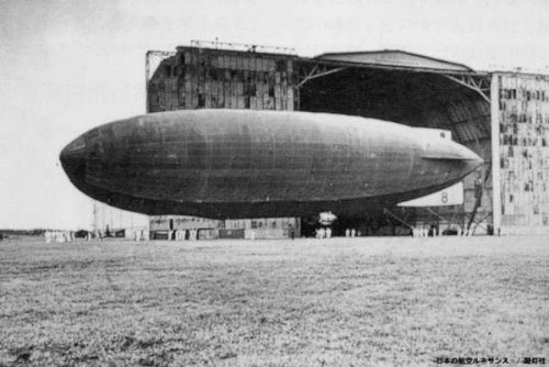 Navy type 3 No.8 Airship.jpg