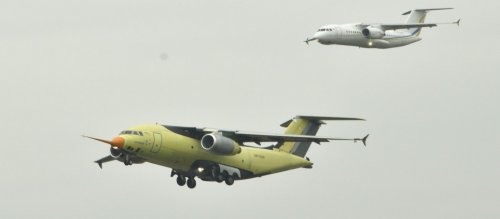 AN-178_first_flight_20150507_2.jpg