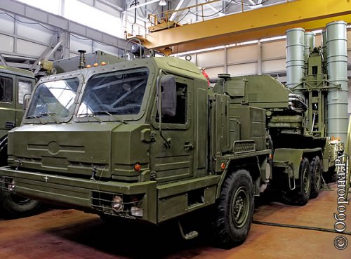 S-400_BAZ-6900 tractor with 5P85T TEL_1.jpg