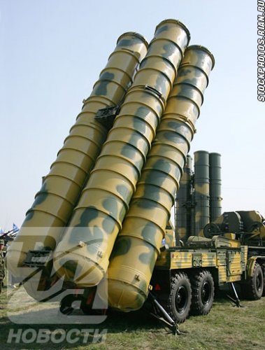 S-400 launcher_MAKS 2007_1.jpg