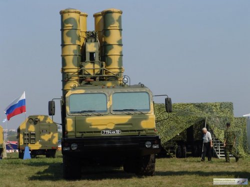 S-400 launcher_MAKS 2007_3.jpg