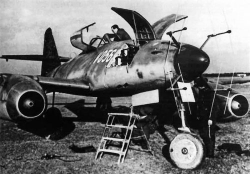 Me-262B-Nachtjager-prototype-V056-WNr-170056-Germany-1945-01.jpg