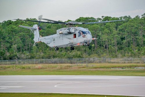 Sikorsky CH-53K King Stallion_first flight_20151027.jpg