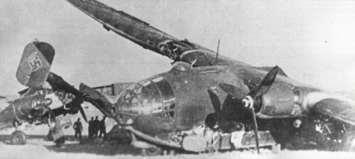 L'Arado 232 A-08, détruit à l'atterrissage, le 14 décembre 1944, à Jesau.jpg