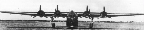 Un Arado 232 B, avec les atterrisseurs principaux partiellement relevés.jpg