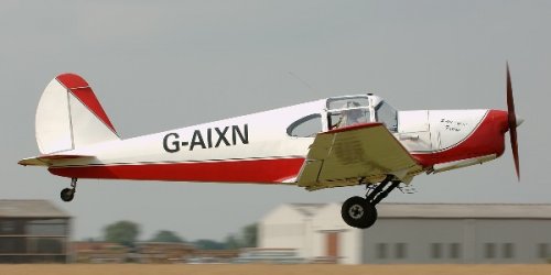 Mráz M-1 Sokol retracting gear on takeoff.jpg