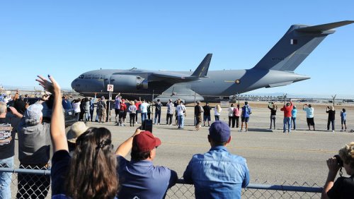 la-me-ln-last-boeing-c-17-takes-flight-as-cali-001.jpg