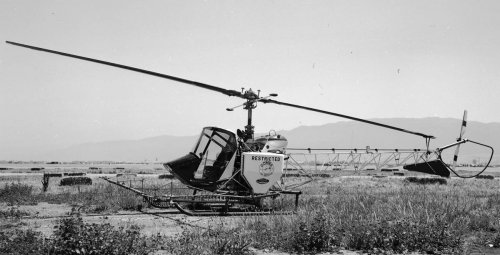 Continental Copters El Tomcat N9002T at Salinas, California, in May 1975.jpg