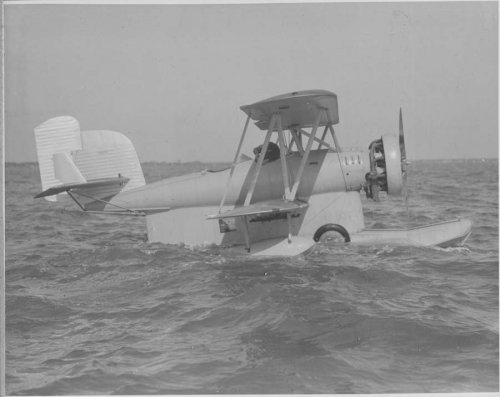 RG-80G-3471 Loening XO2L-1 A-8525 Right Side On Water 19311015.jpg