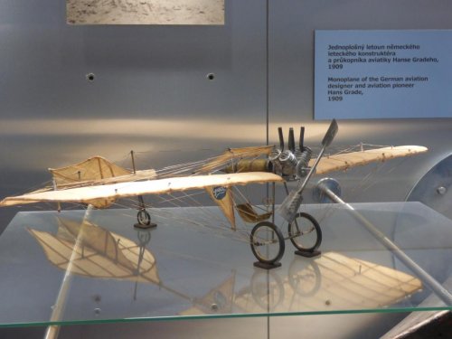 Grade_Monoplane_1909_(P1000498)_Model.JPG